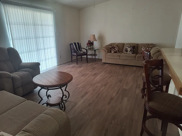 913 Grape St — Photo 4