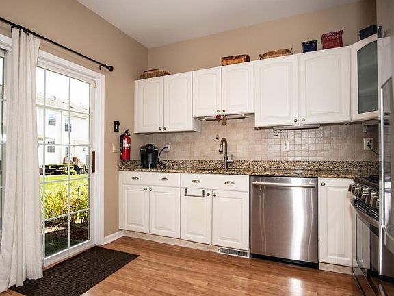 5th image of 123 Stratford Dr