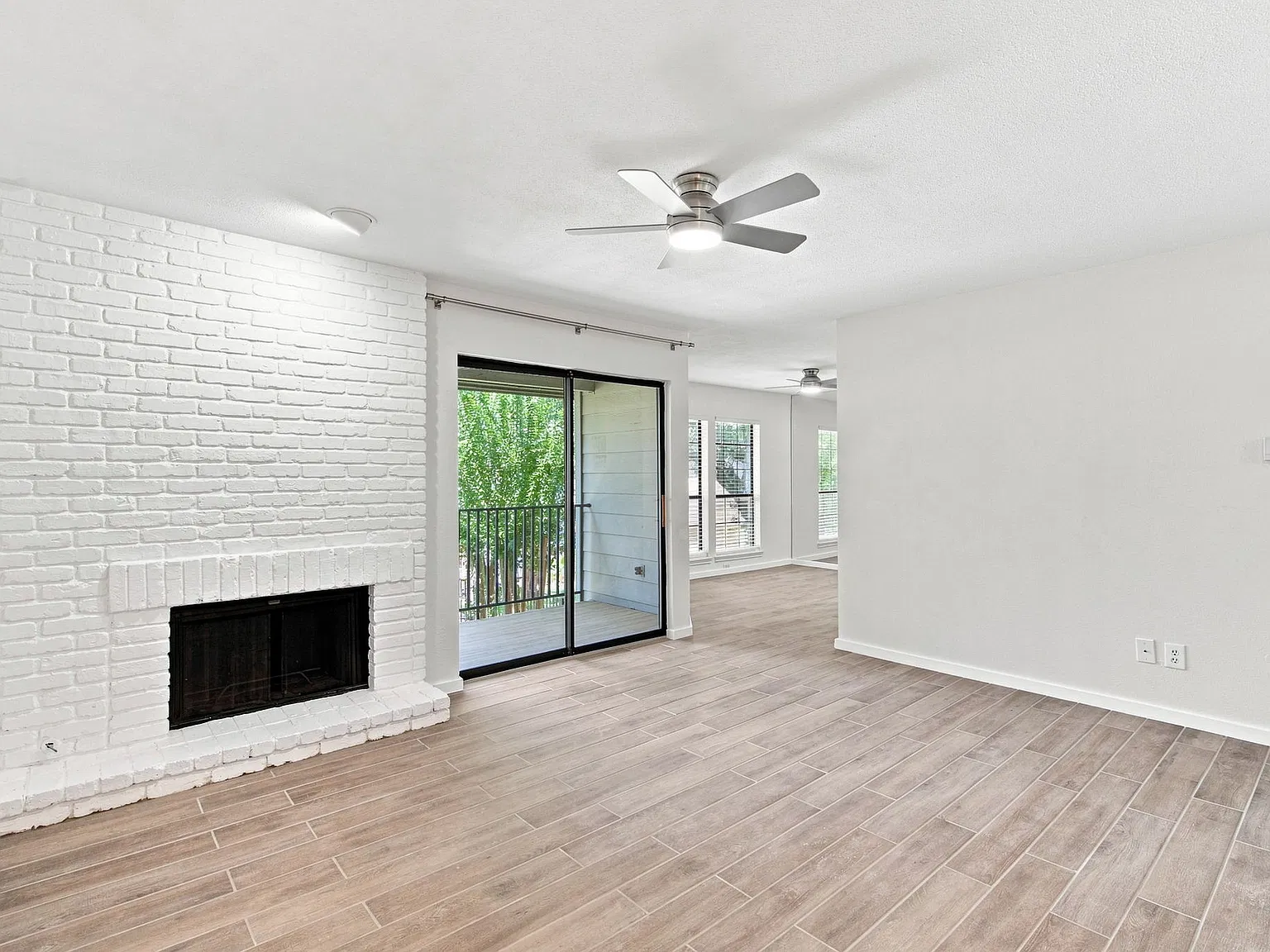 2 bed, 966 sqft, $1,750 — Photo 2