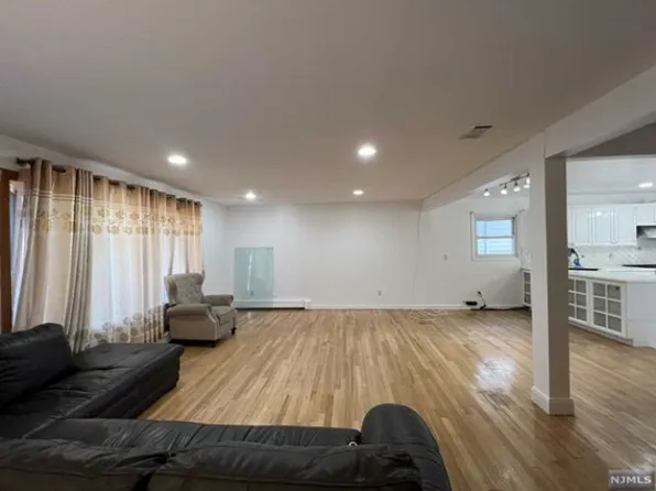 15 Henry Street image 3 of 10