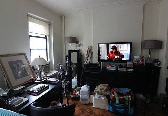 3rd image of 50 W 82nd St APT 4B