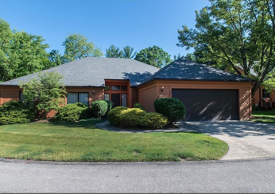 1st image of 950 Hemlock Ln