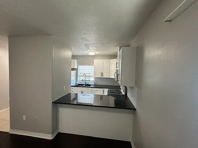 2 bed, 900 sqft, $1,600 — Photo 4
