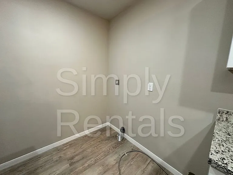 6716 Flamingo Rd — Photo 8
