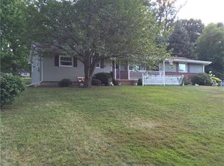 1122 Edwin Dr, New Castle, PA 16101