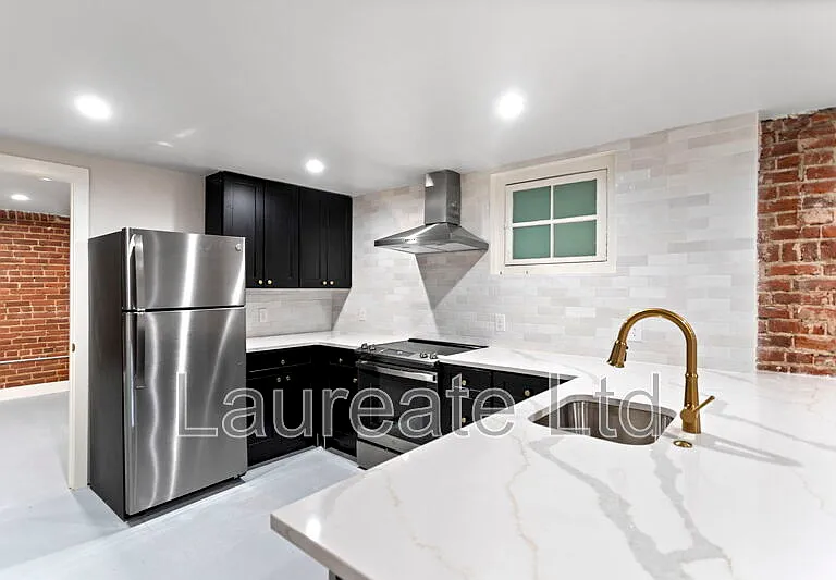 1256 N Clarkson St #9 — Photo 6