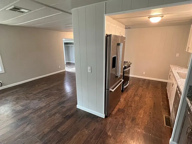 2038 Laburnum Ave #B — Photo 15