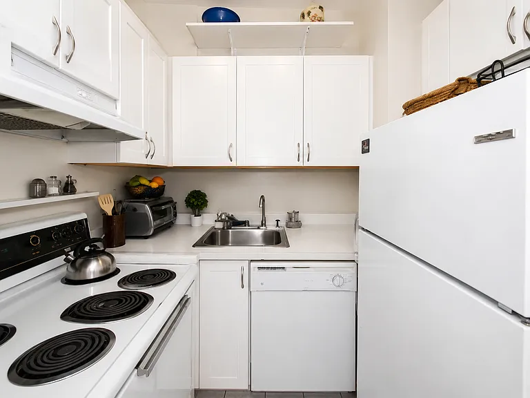 1615 Q St NW #1010 — Photo 3