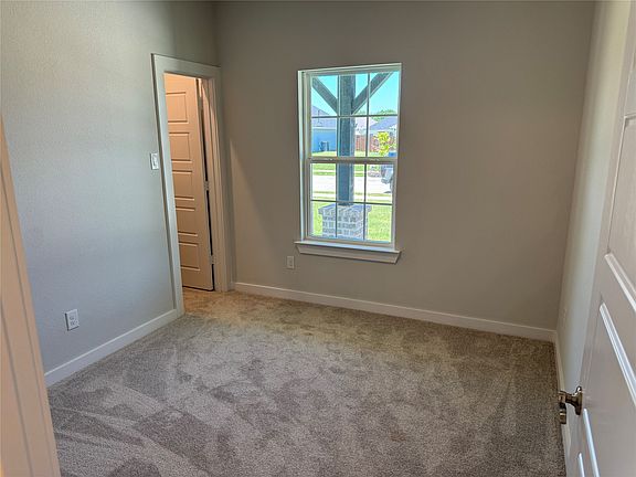 3rd image of 605 Finlee Way