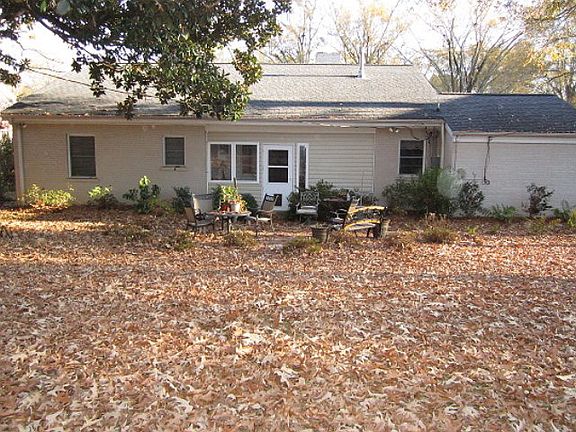 3rd image of 207 Blyth Ave
