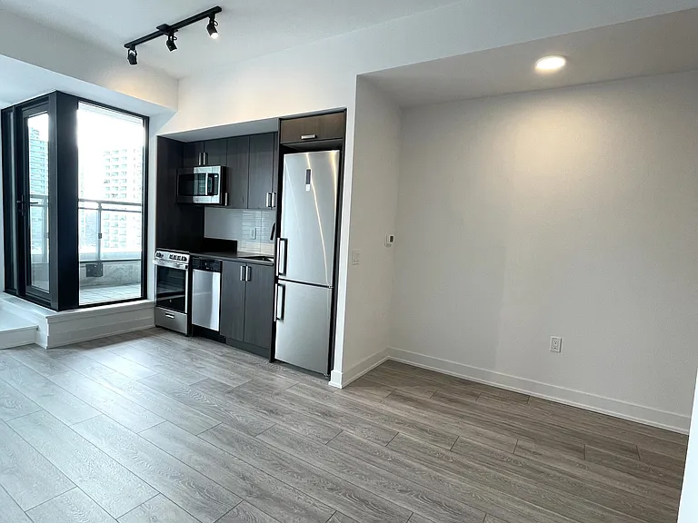 758 Dovercourt Rd #507 — Photo 5