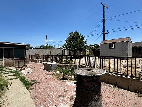 2nd image of 9765 Sycamore Ave
