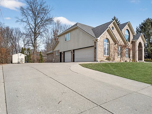 3rd image of 7450 Berkshire Ln