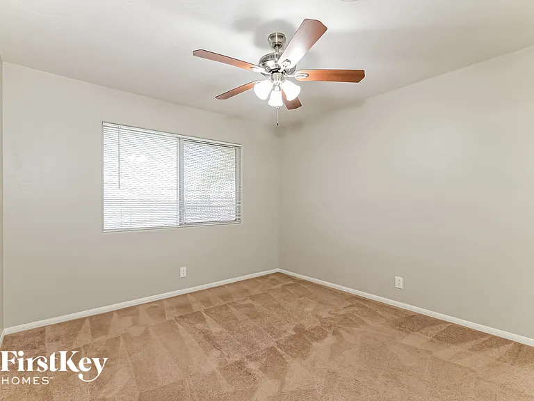 518 E Fairway Rd — Photo 12