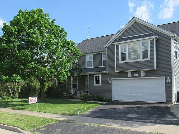 2nd image of 901 Hilltop Ln