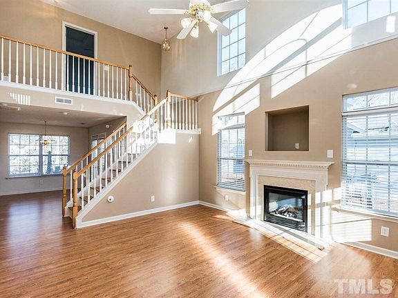 3rd image of 1130 Fieldstone Dr