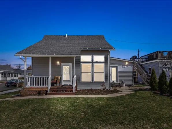 821 S 1st St, Guttenberg, IA 52052