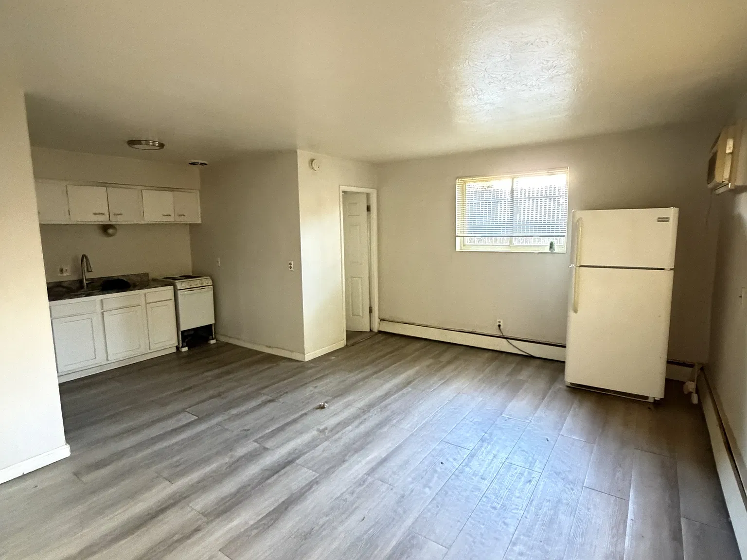 2070 Elm Ave — Photo 2
