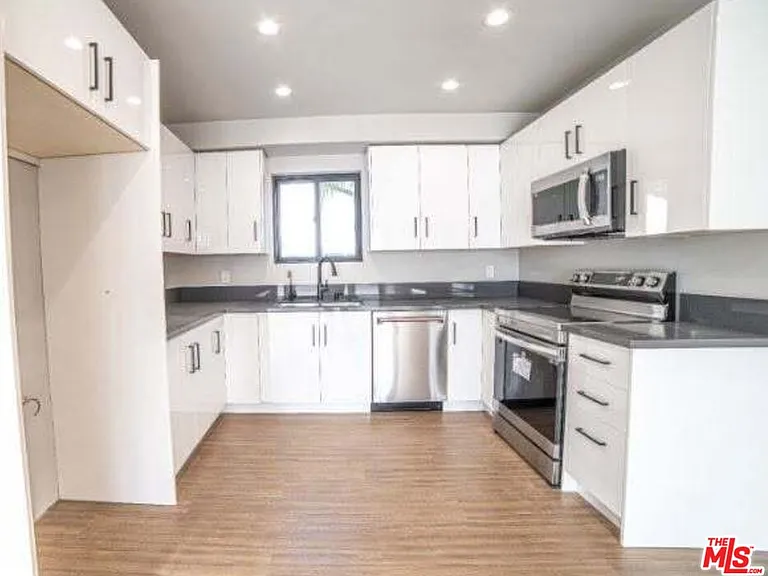 9904 Laurel Canyon Blvd — Photo 2