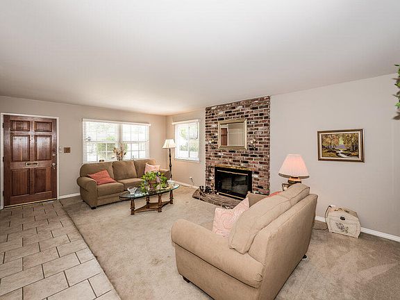 3rd image of 13245 Fenton Ave
