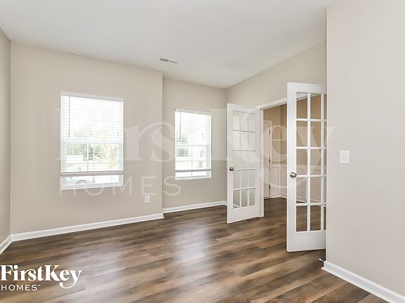 4th image of 3748 Streamside Dr