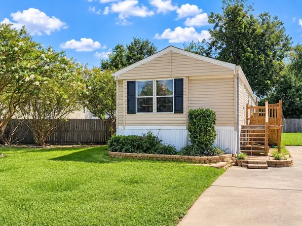 2525 Dolphin Dr, Lake Charles, LA 70605