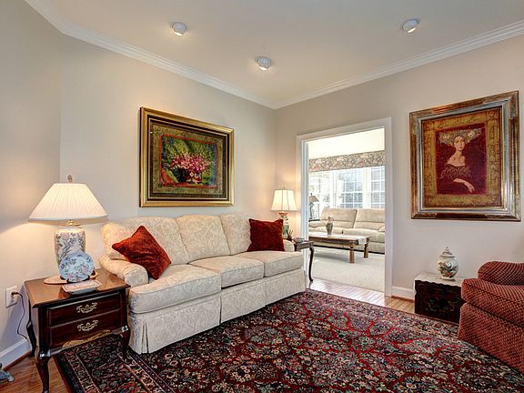 Living Room, photo 2