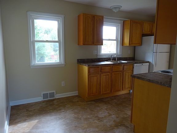 3rd image of 708 Cedar Ave