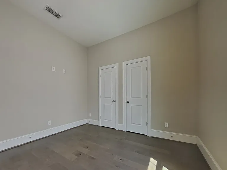 Minimalist bedroom with neutra