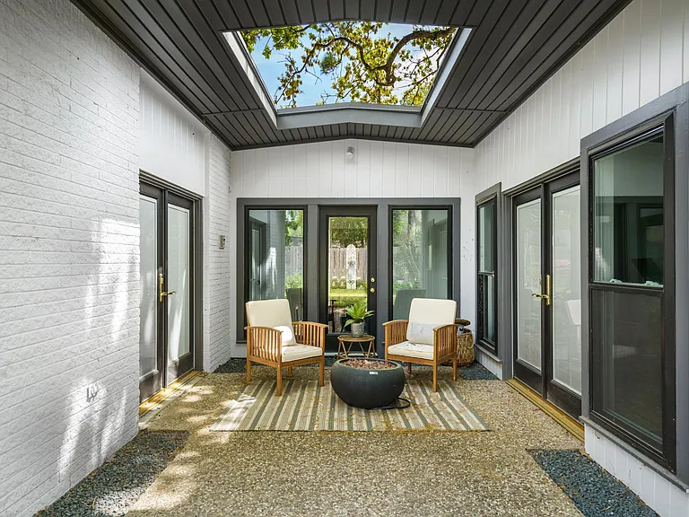 13122 Barryknoll Ln — Photo 35