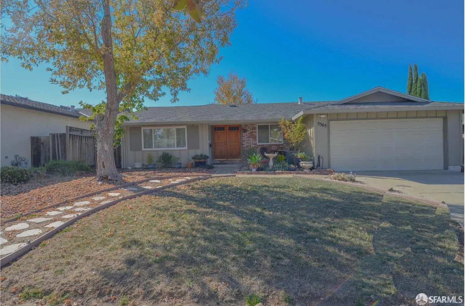 5365 Roxanne Dr photo 1