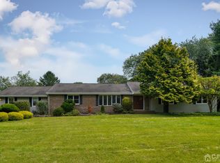 5 Eiker Rd, Cranbury, NJ 08512