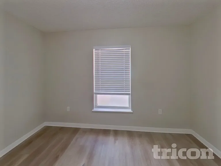 921 Jayhil Dr — Photo 9