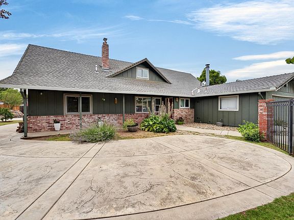 4th image of 420 Colusa Pl