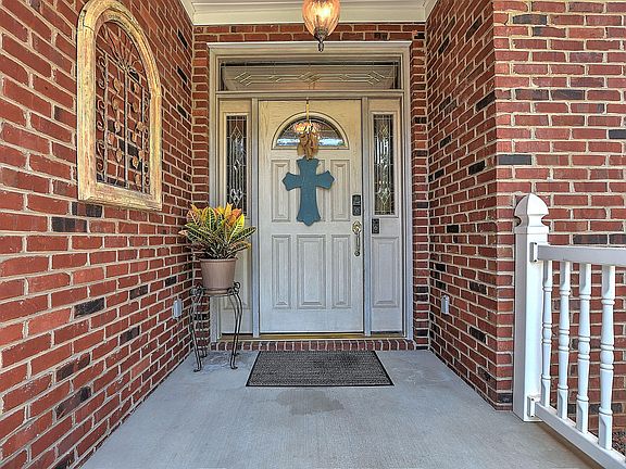 4th image of 12 McGregor Pl
