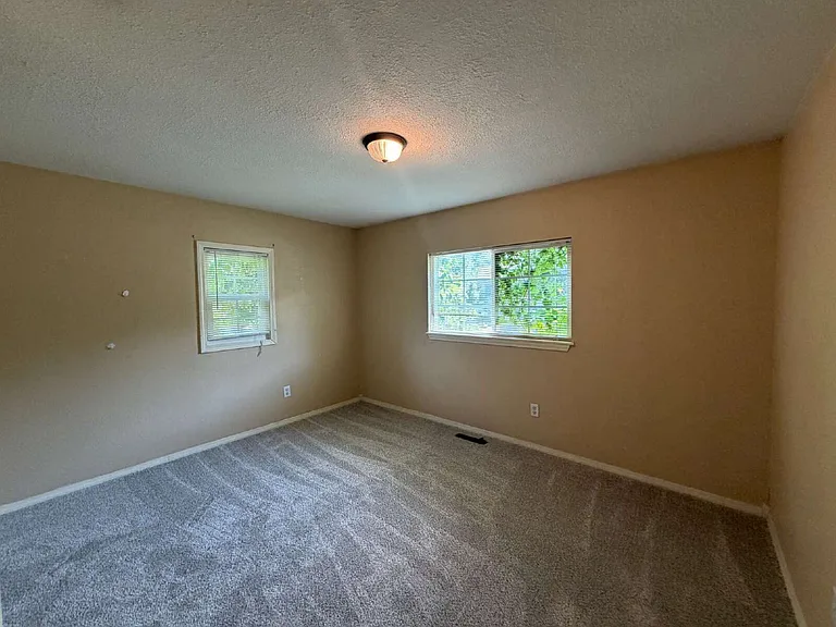 878 Evergreen St #11 — Photo 9