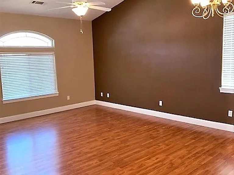 518 Castenda Dr — Photo 8