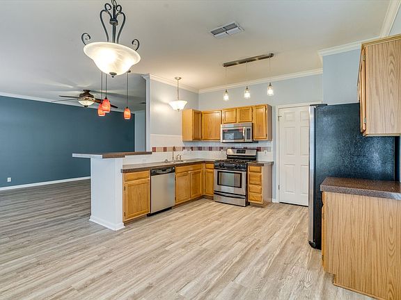 5th image of 2300 Wisteria Way