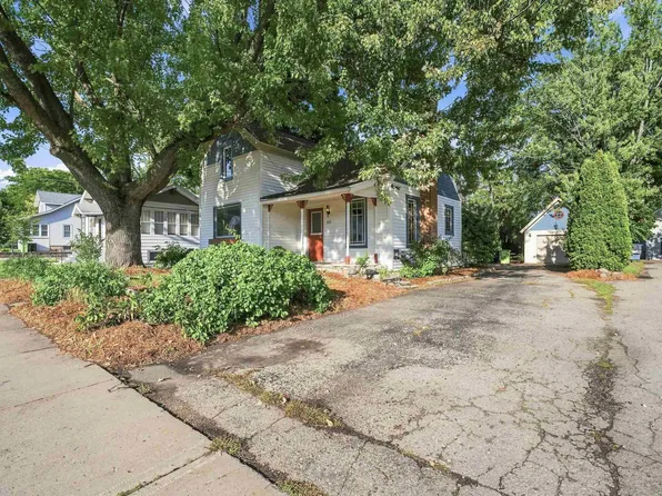 572 Mill St, Green Lake, WI 54941