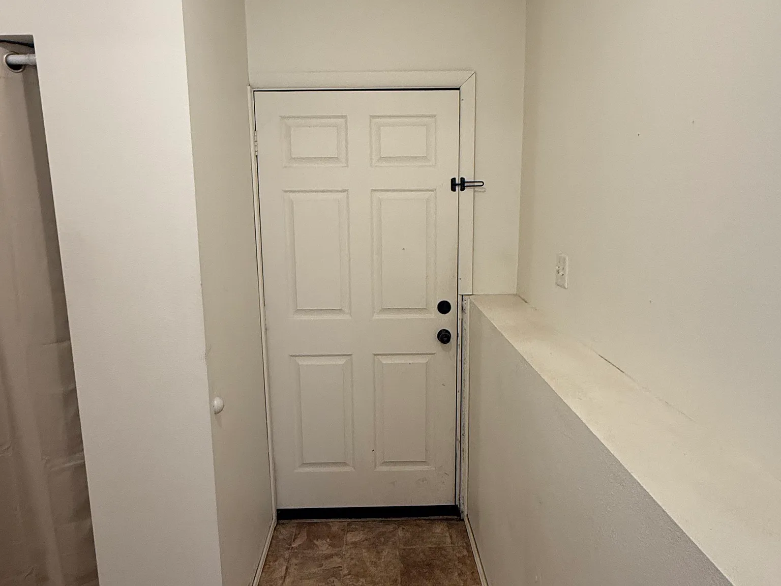 2 bed, 1000 sqft, $1,350 — Photo 2