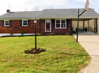 250 Coral Ave, Irvine, KY 40336