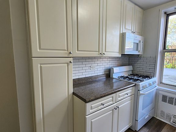 4th image of 144-67 41st Ave #123