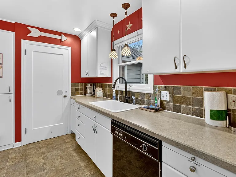 4821 SW 31st Dr — Photo 16