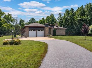 497 Whittaker Ln, Kilmarnock, VA 22482