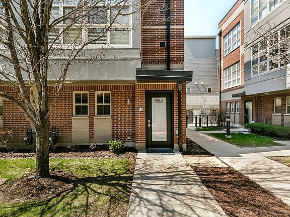 2nd image of 2325 S Wabash Ave #5