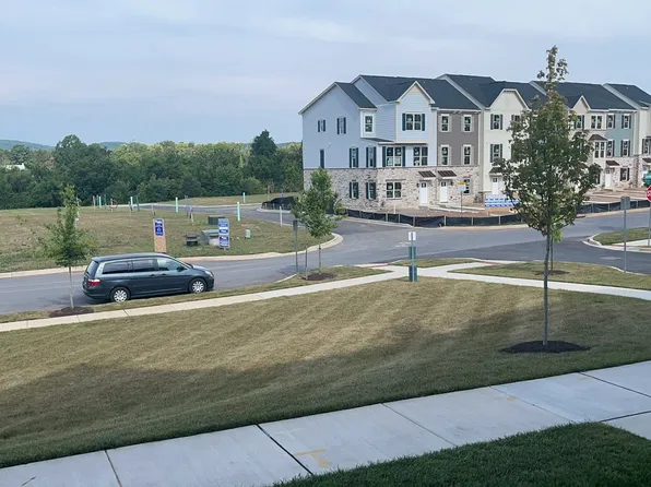 5823 Garden Walk Dr, Frederick, MD 21703