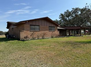 207 N Carter Rd, Winnie, TX 77665