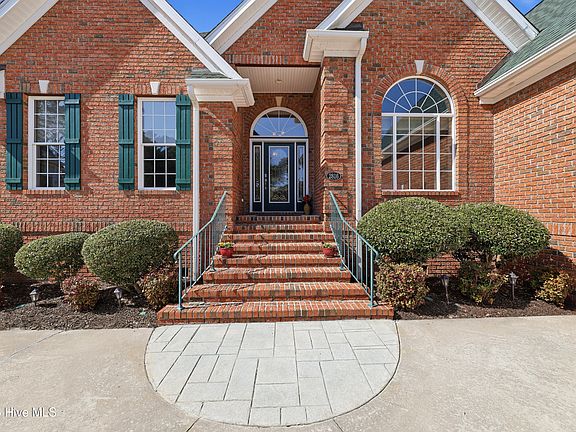 3rd image of 2816 St James Drive SE