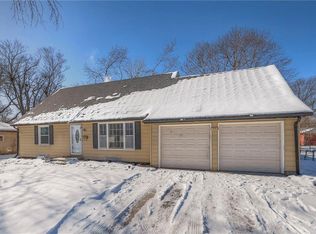 13516 Applewood Dr, Grandview, MO 64030