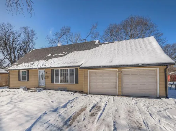 13516 Applewood Dr, Grandview, MO 64030